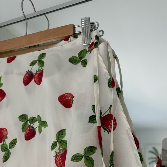ASOS strawberry print wrap-around skirt - Picture 4 of 6